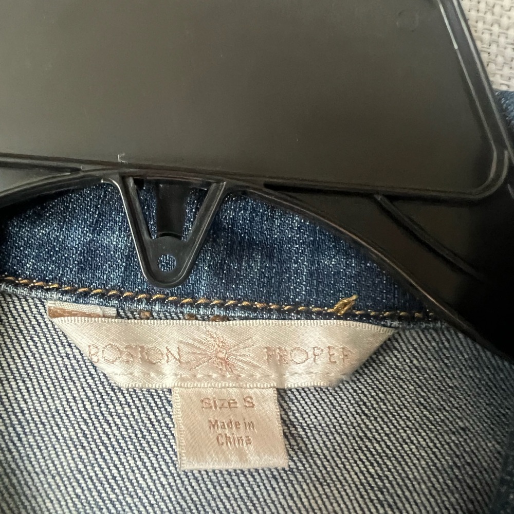 Women’s Boston Proper Jean jacket - Picture 5 of 6